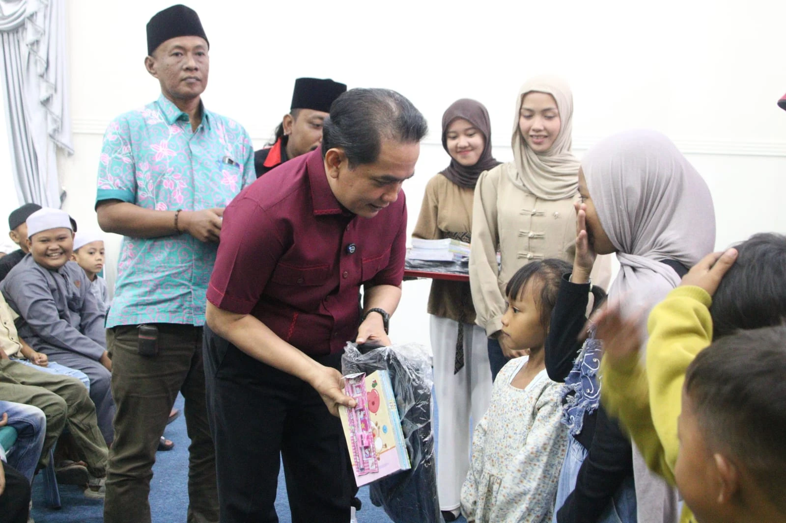 150 Siswa Terima Bantuan Tas dan Alat Tulis
